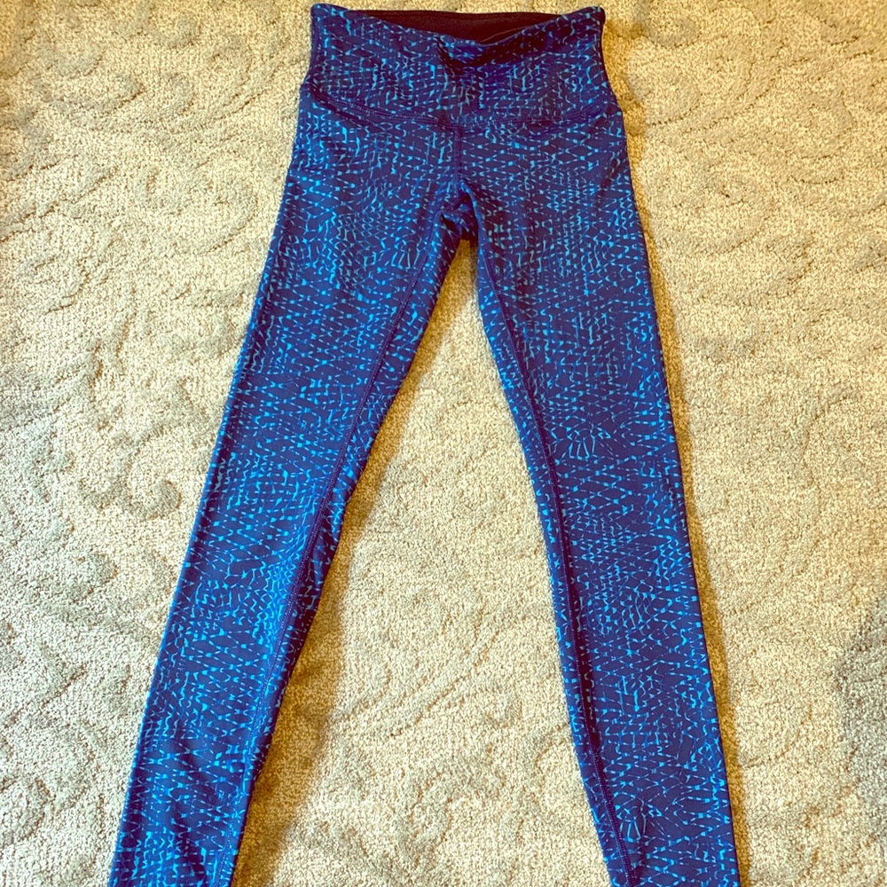 NWOT Lululemon Sz 2 long blue pattern yoga pants